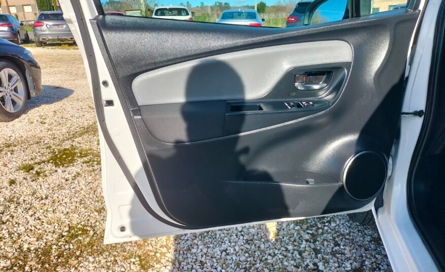 TOYOTA Yaris Active