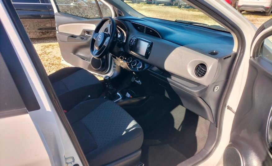 TOYOTA Yaris Active