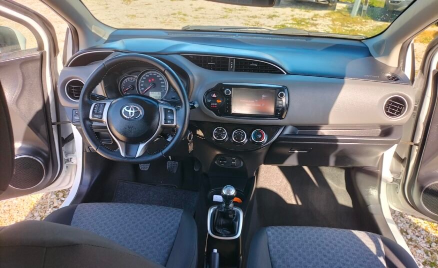 TOYOTA Yaris Active