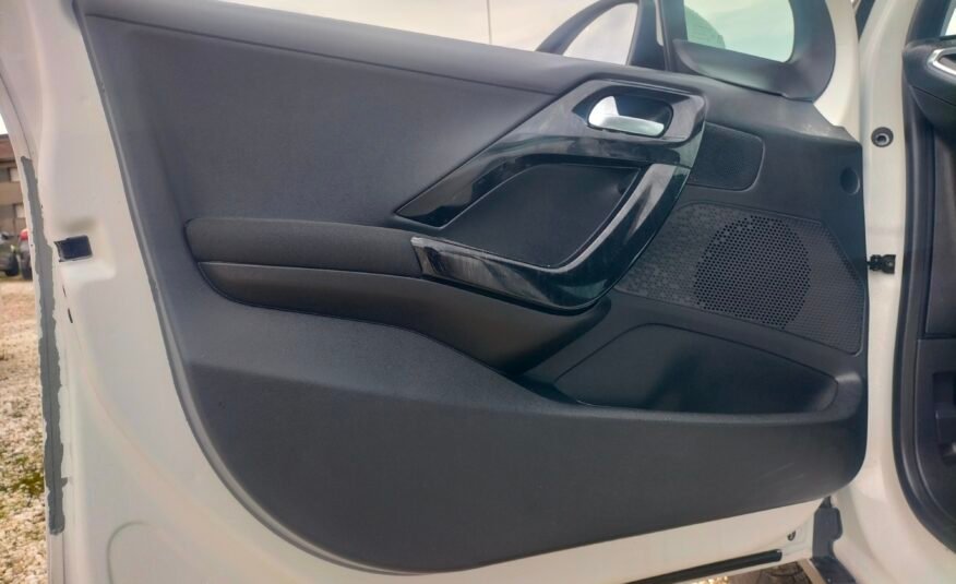 PEUGEOT 2008 1.6 HDI Alluee