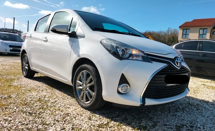 TOYOTA Yaris Active