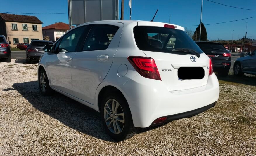 TOYOTA Yaris Active