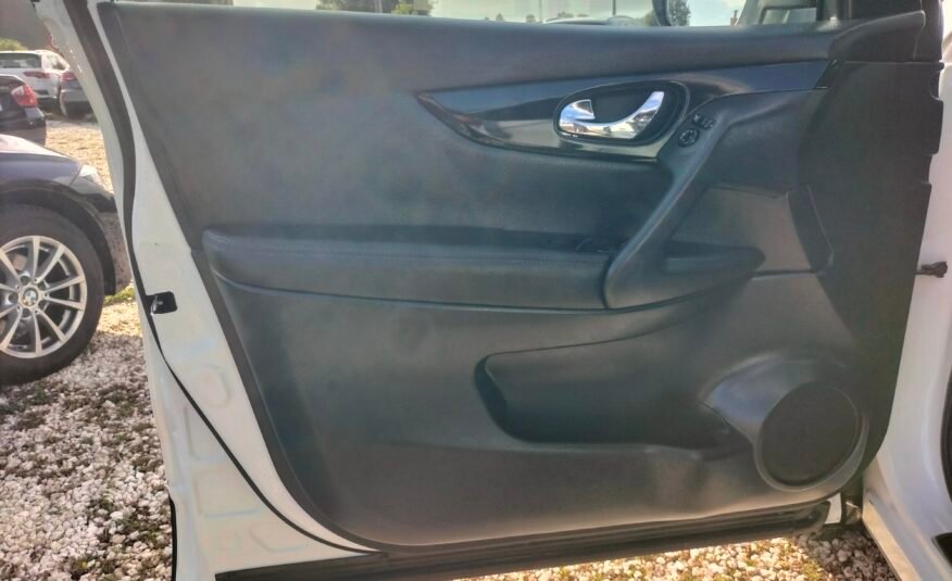 NISSAN Qashqai 1.6 DCI Black Edition