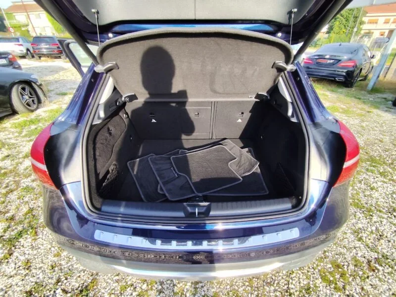 MERCEDES-BENZ GLA 200 CDI SENSATION