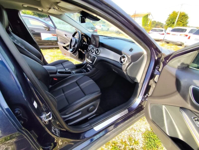 MERCEDES-BENZ GLA 200 CDI SENSATION