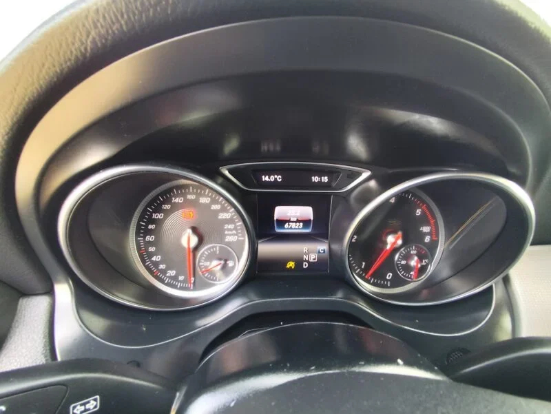 MERCEDES-BENZ GLA 200 CDI SENSATION