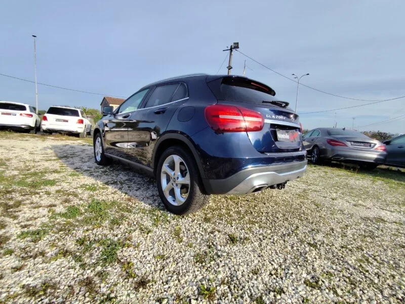 MERCEDES-BENZ GLA 200 CDI SENSATION