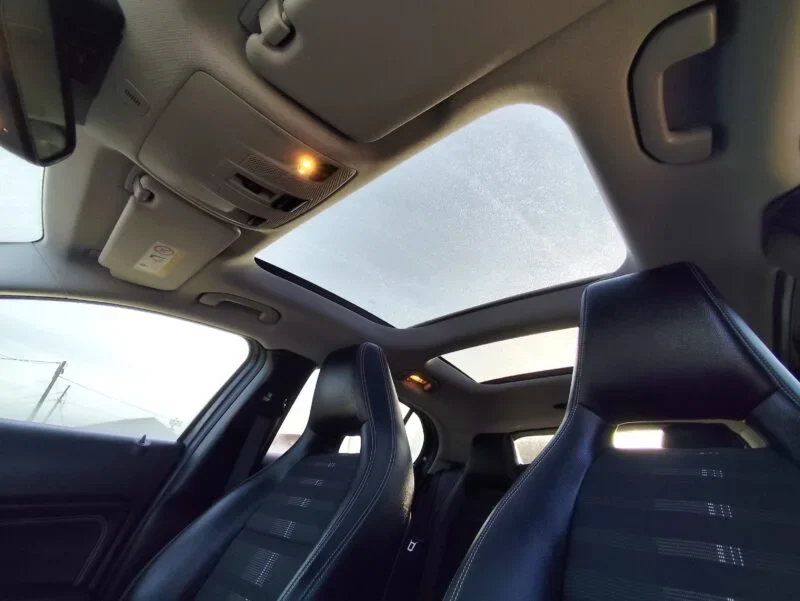 MERCEDES-BENZ GLA 200 CDI SENSATION