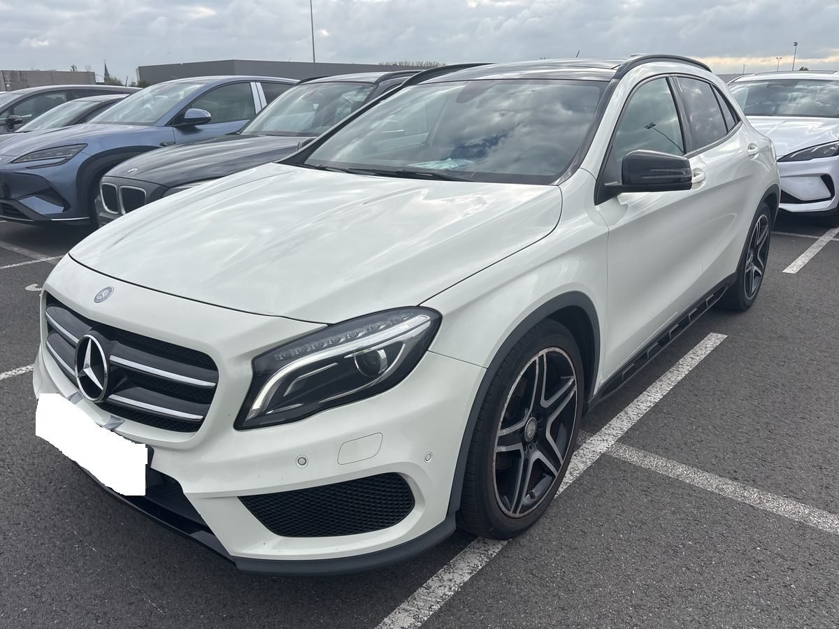 MERCEDES-BENZ GLA 2.2 cc   200 CDI AMG