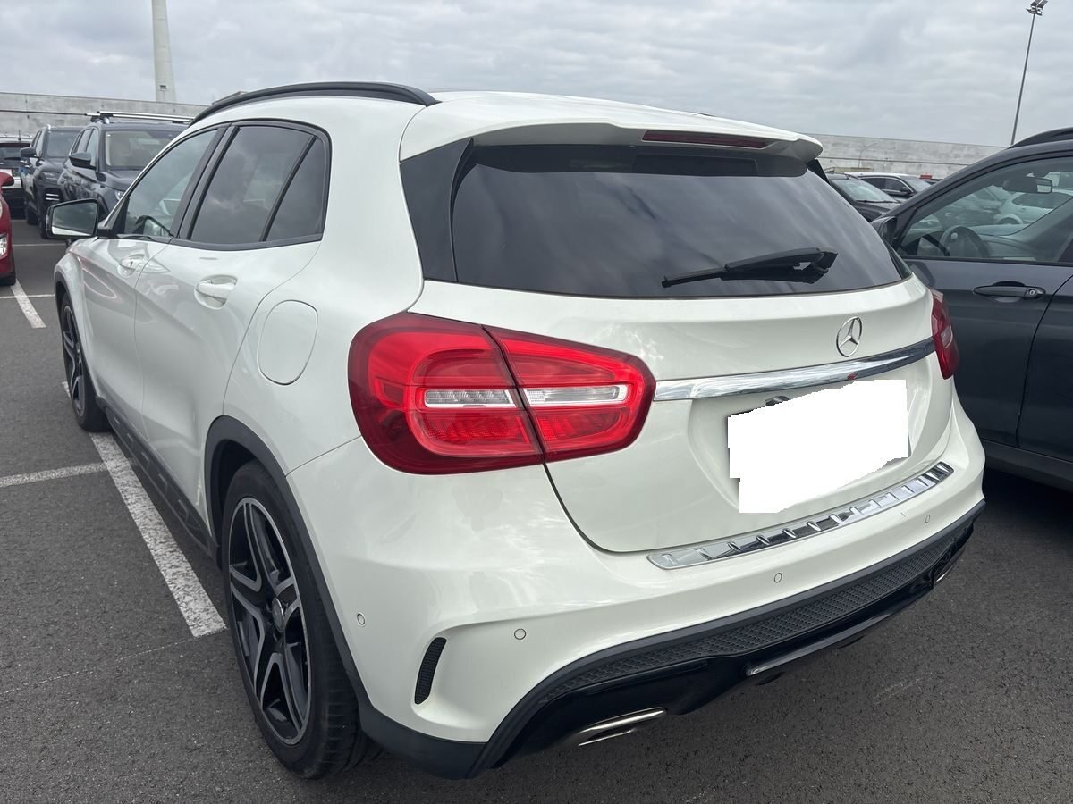 MERCEDES-BENZ GLA 2.2 cc   200 CDI AMG