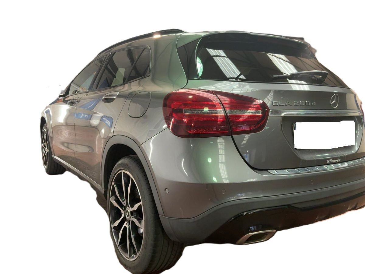 MERCEDES-BENZ GLA 200 CDI