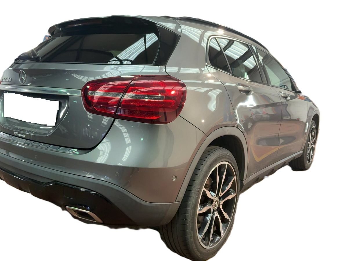 MERCEDES-BENZ GLA 200 CDI