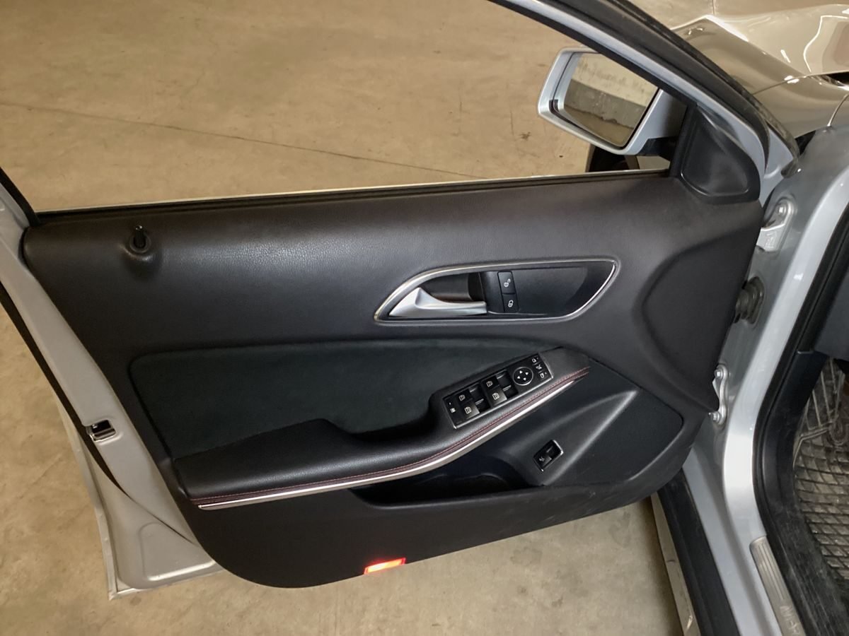 MERCEDES-BENZ GLA 200 CDI AMG