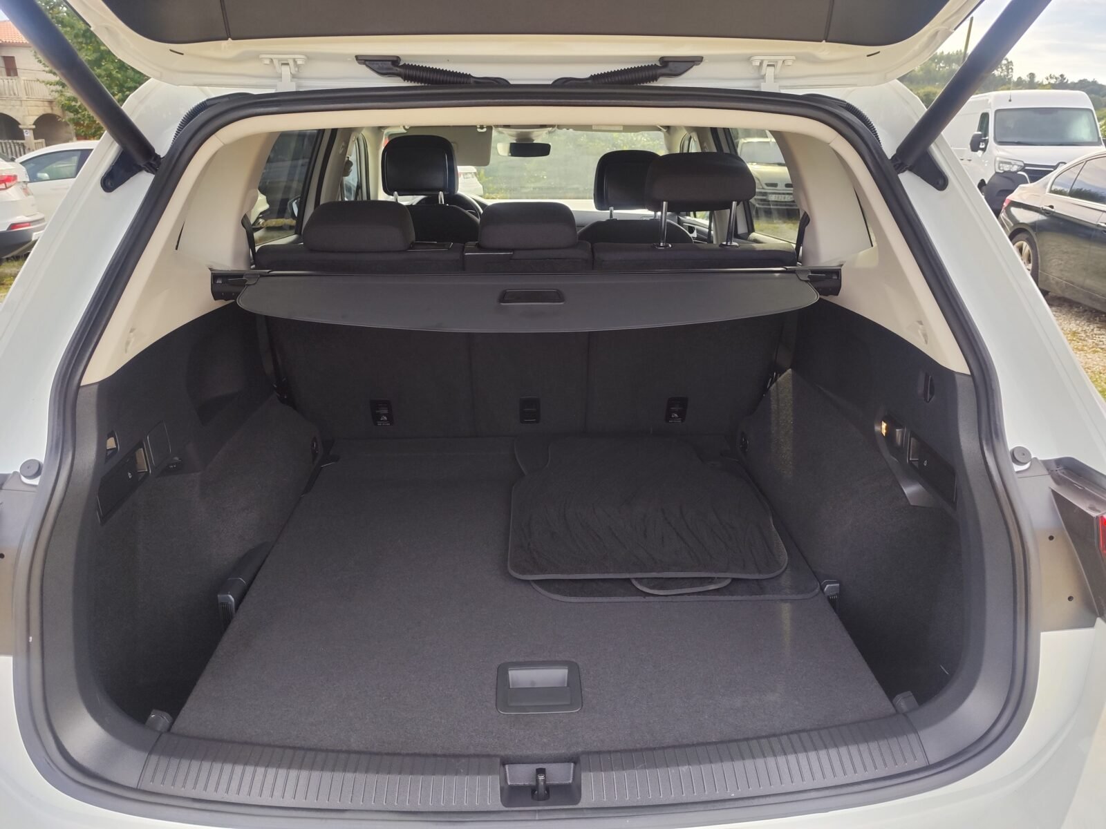 VOLKSWAGEN TIGUAN 2.0 TDI R-Line Allspace