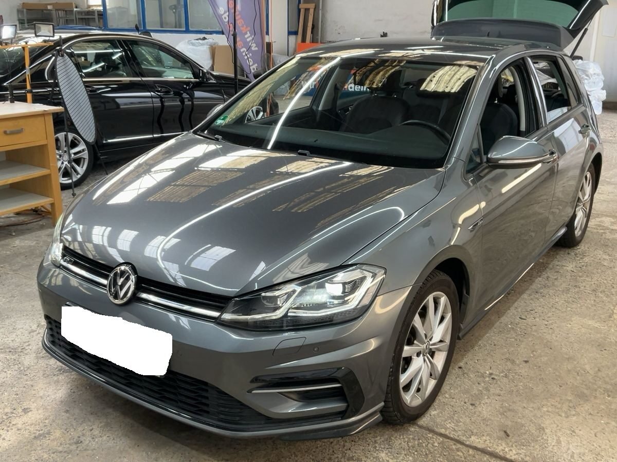 VOLKSWAGEN GOLF 1.5 TSI R-Line
