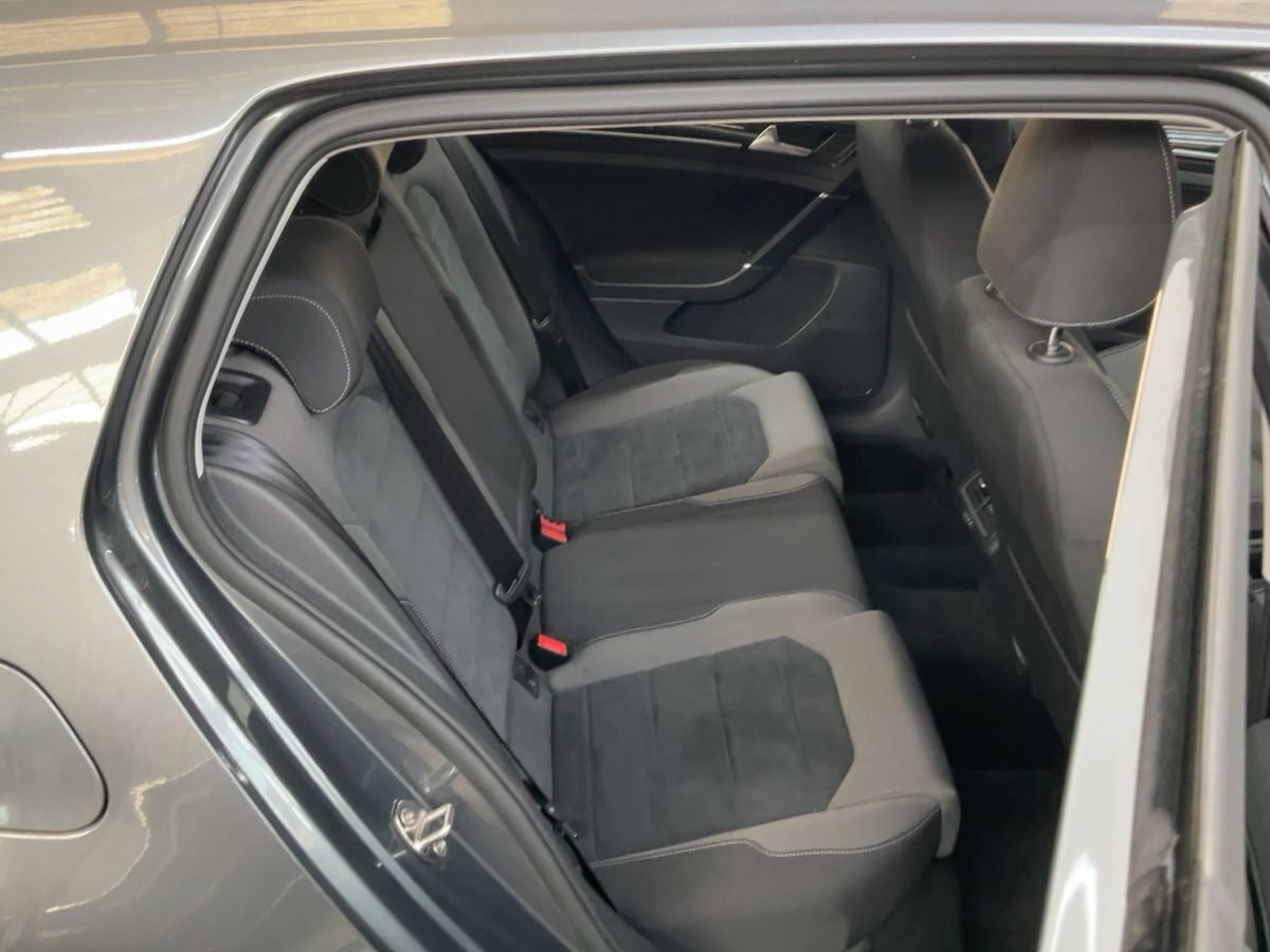 VOLKSWAGEN GOLF 1.5 TSI R-Line