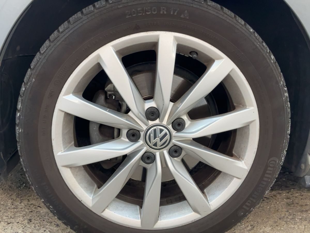 VOLKSWAGEN GOLF 1.5 TSI R-Line