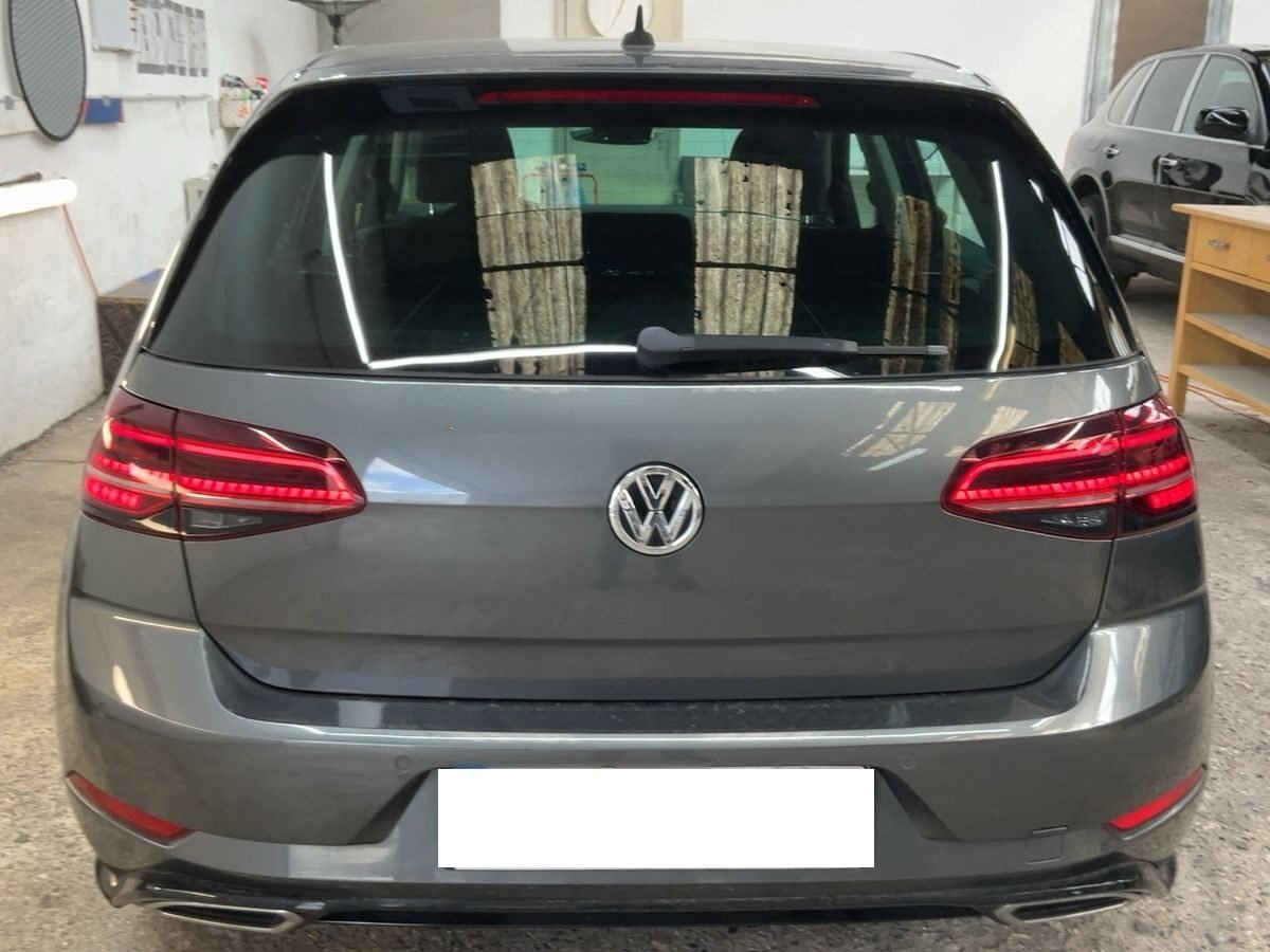 VOLKSWAGEN GOLF 1.5 TSI R-Line