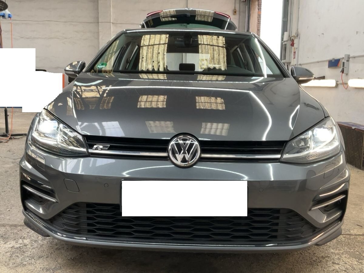 VOLKSWAGEN GOLF 1.5 TSI R-Line