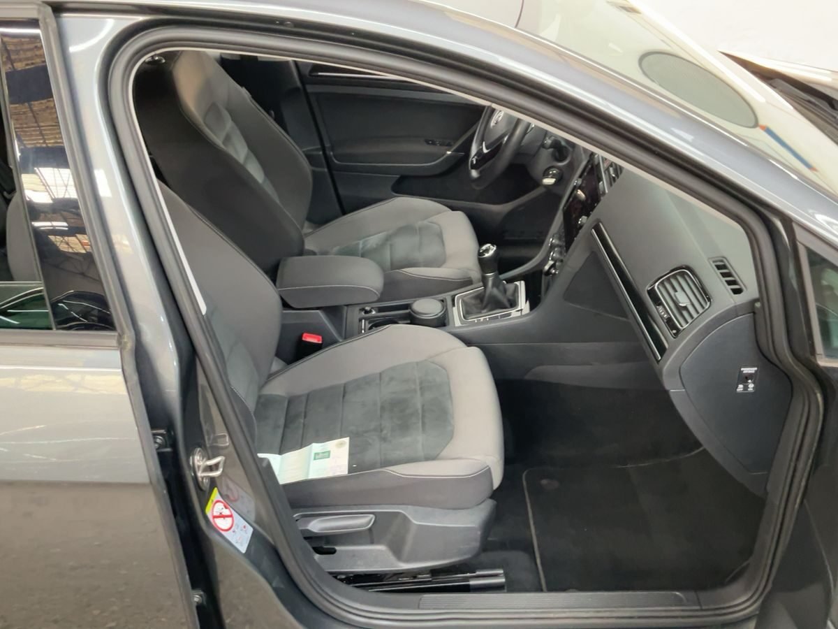VOLKSWAGEN GOLF 1.5 TSI R-Line