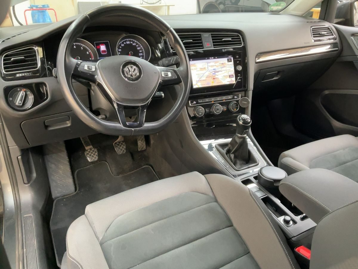 VOLKSWAGEN GOLF 1.5 TSI R-Line